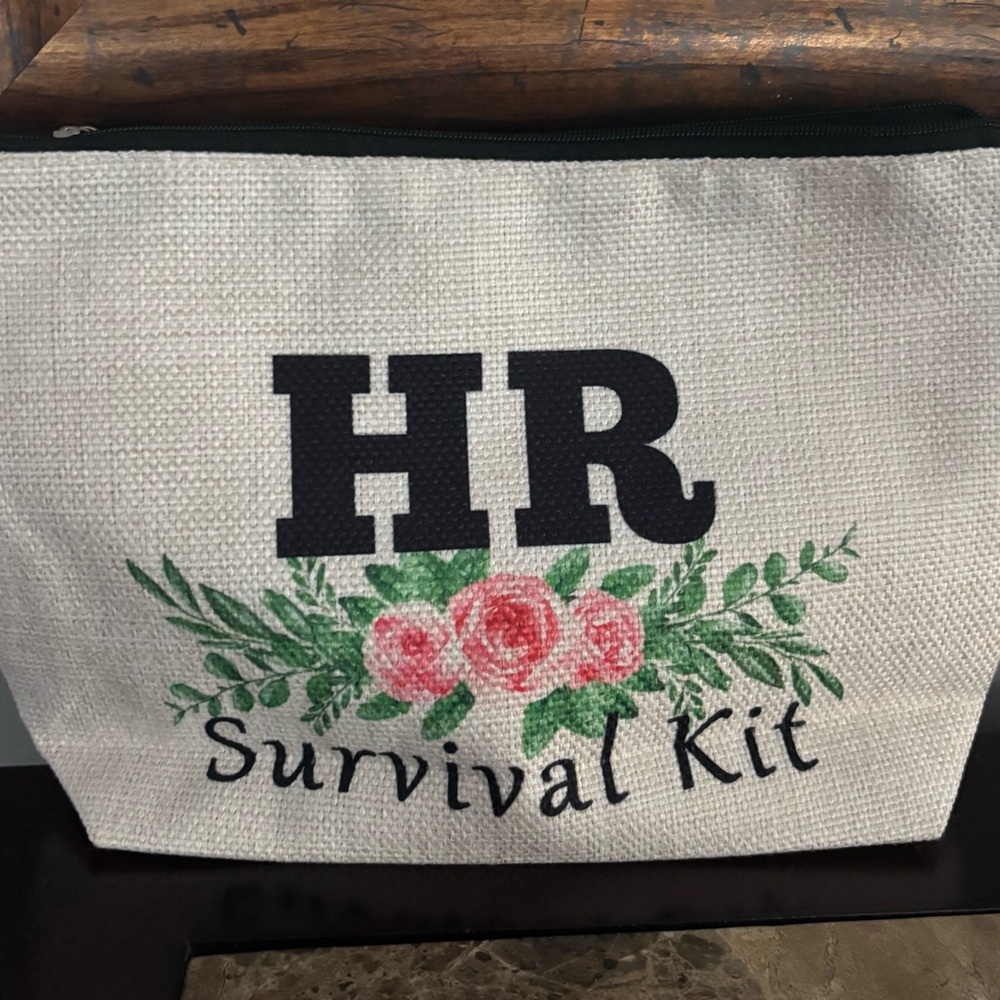 BRAND NEW HR zippered pouch and pens
